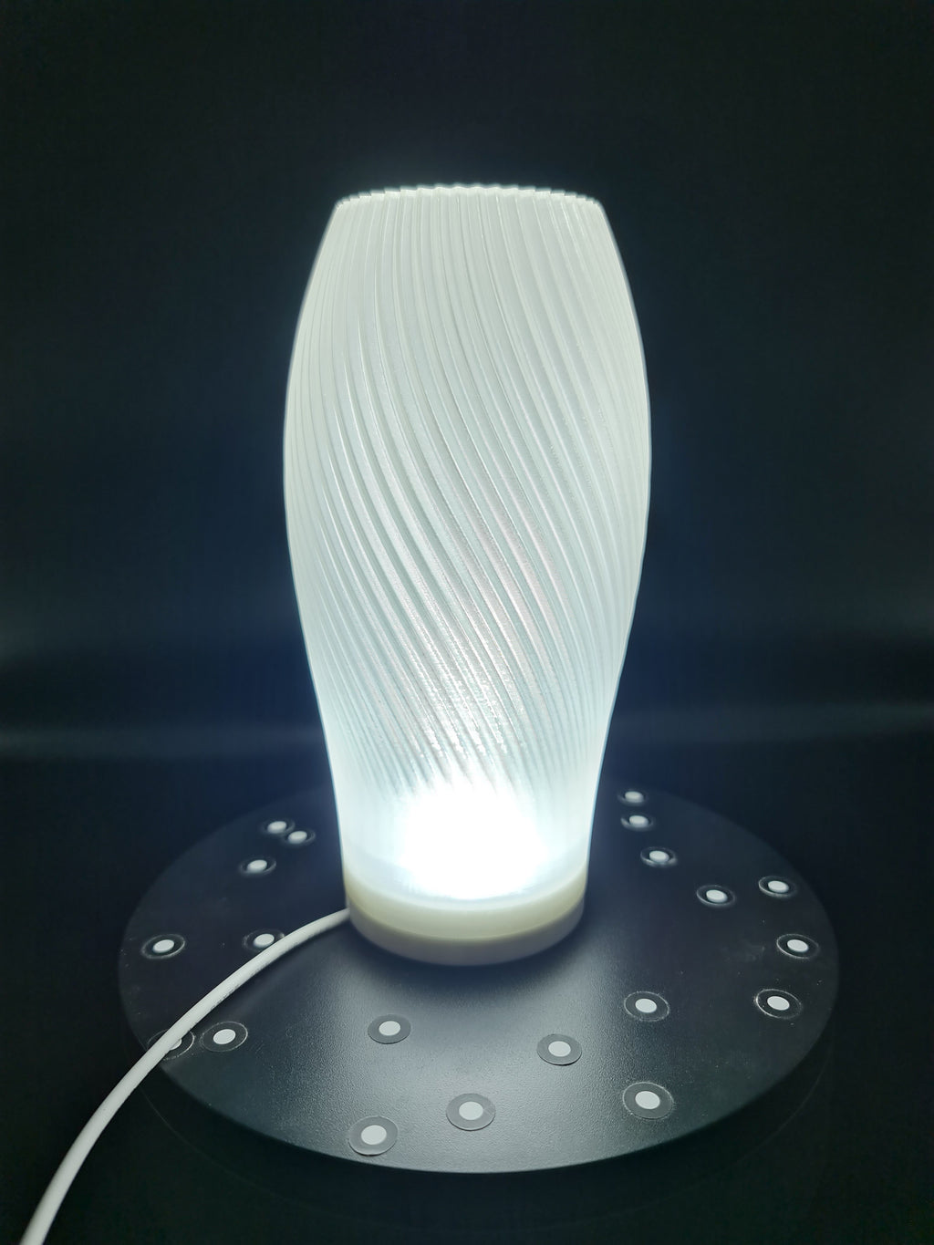 Персонализируема настолна лампа с абажур по ваш избор