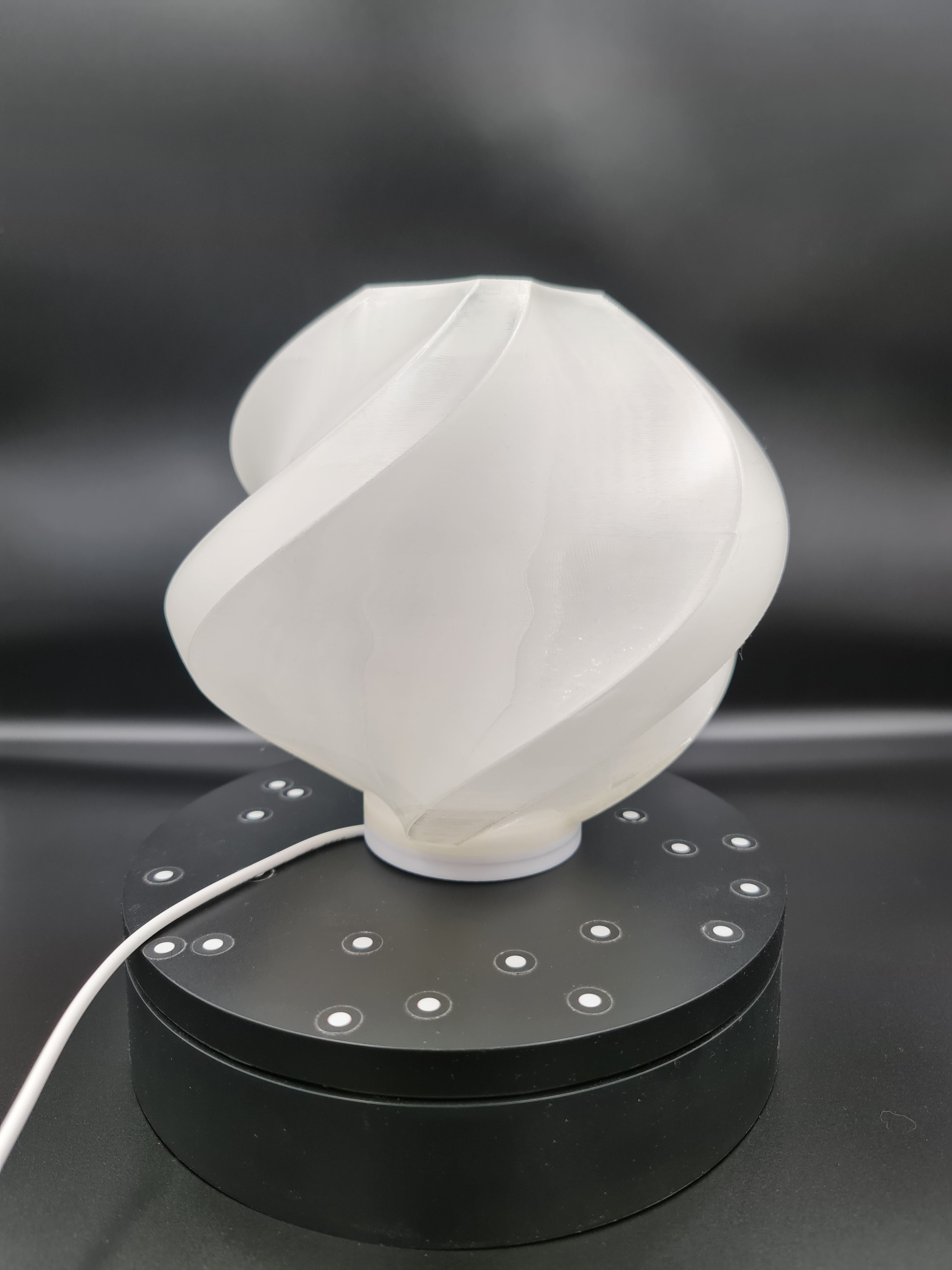 Персонализируема настолна лампа с абажур по ваш избор