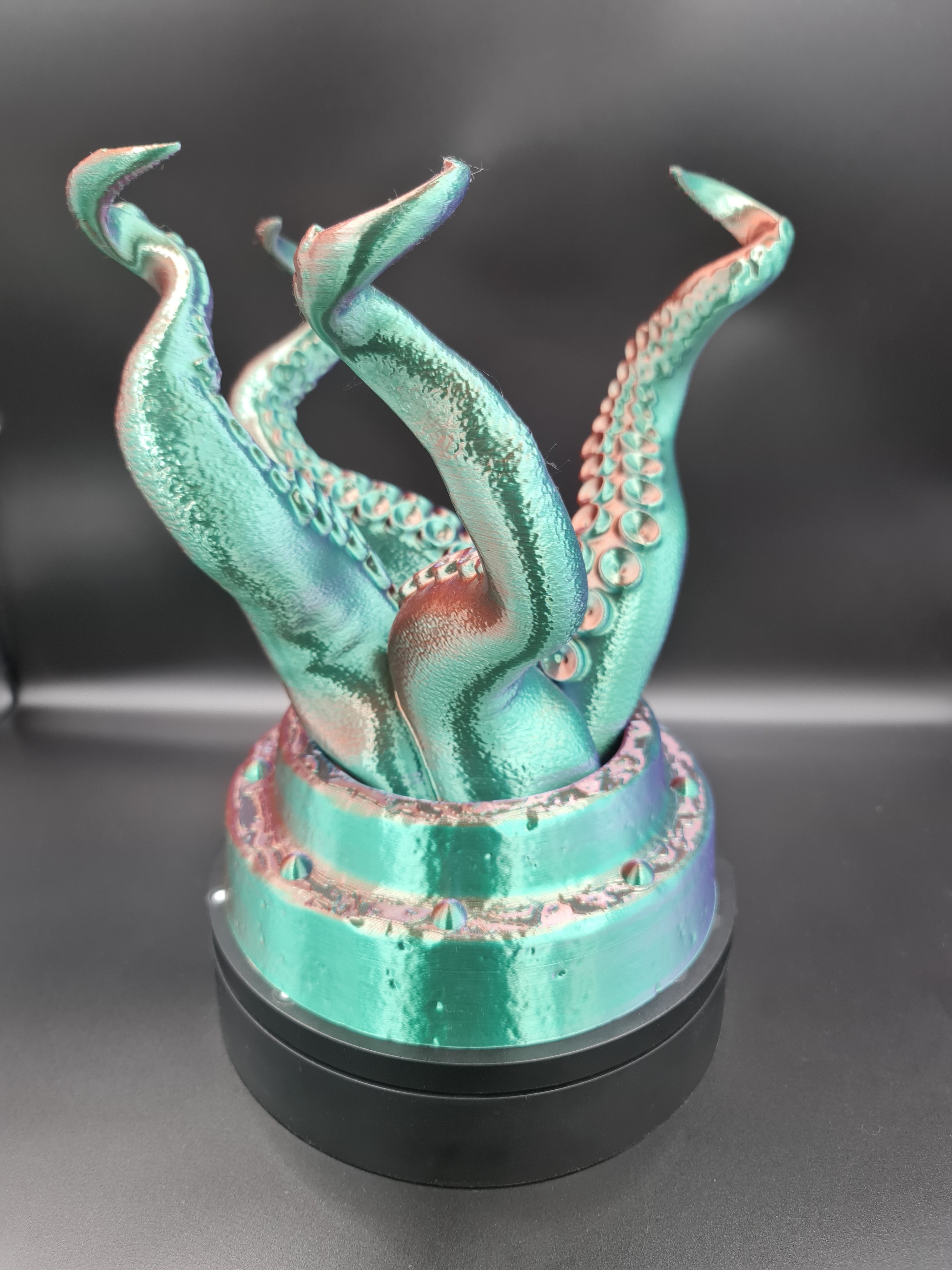 Поставка за чаши за вино с пипалата на октопод